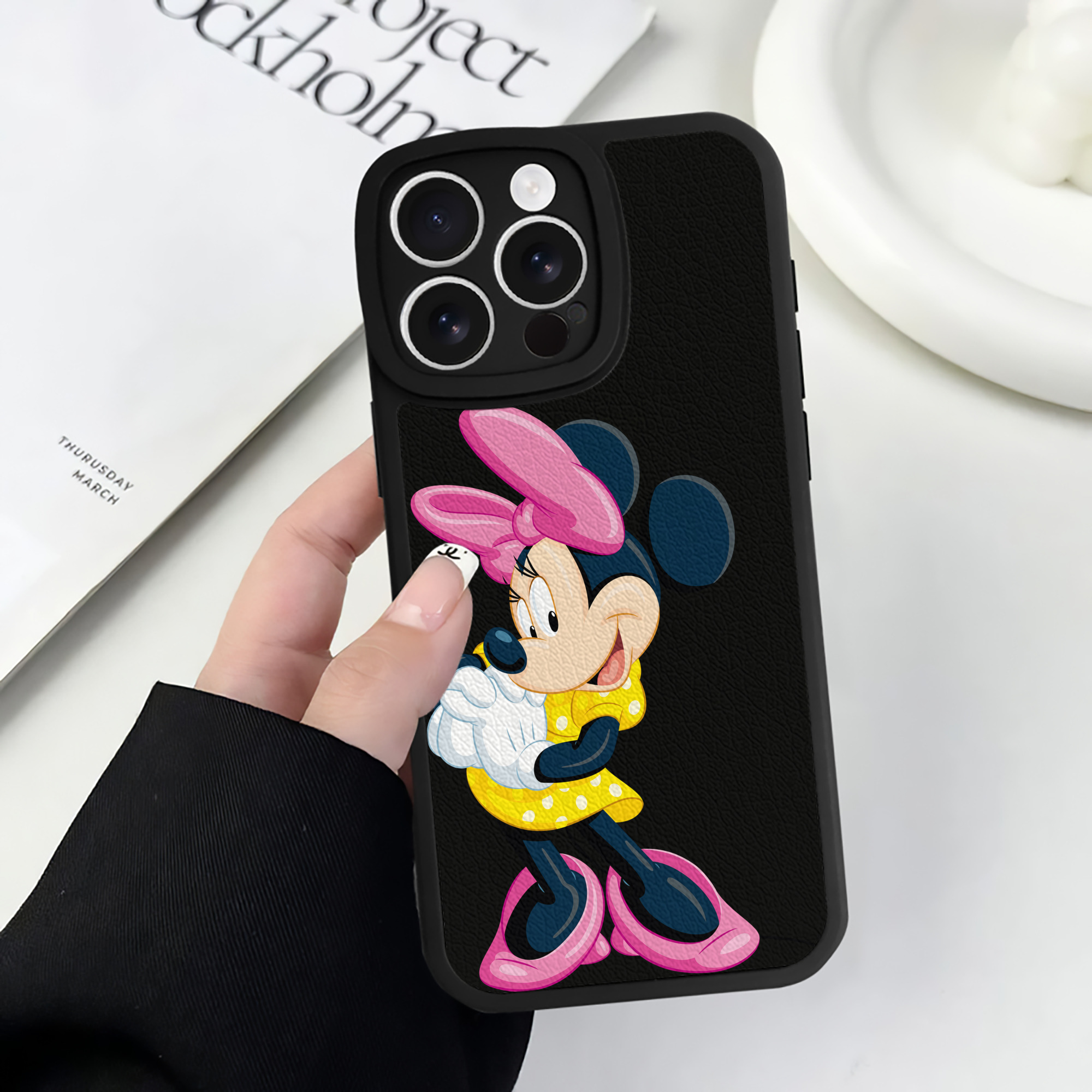 （画像用） ミッキーマウス Mickey Mouse 【iPhone 16シリーズ対応】シリコンスマホケース（レザー調） 材質：シリコン